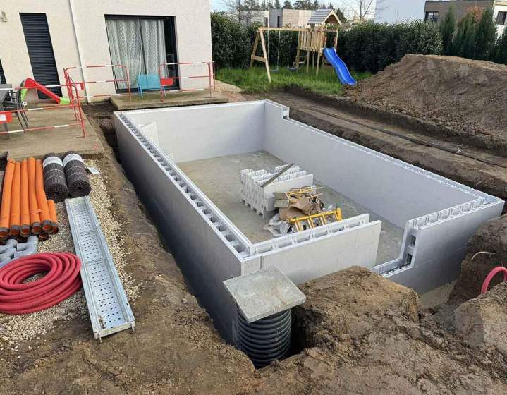 Piscine semi-enterrée Chauffailles